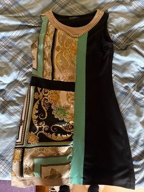 Sleeveless Black & Mint Green Chain-Trim Shift Dress